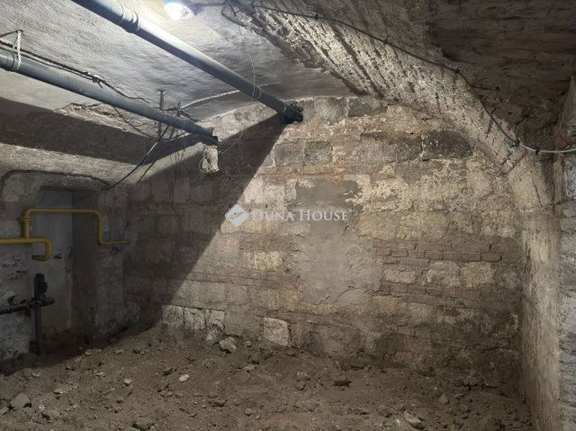 Eladó ipari ingatlan, Budapesten, VII. kerületben 45 M Ft