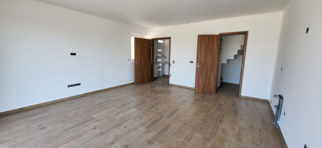 Eladó ikerház, Vácon 75.9 M Ft, 3 szobás / költözzbe.hu