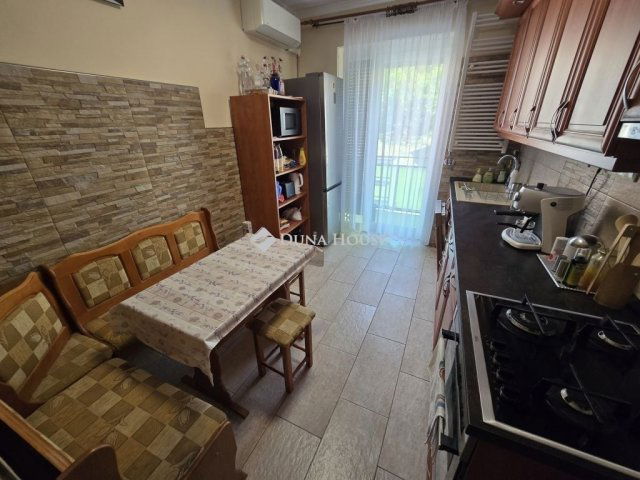 Eladó téglalakás, Balatonfűzfőn 57 M Ft, 4 szobás