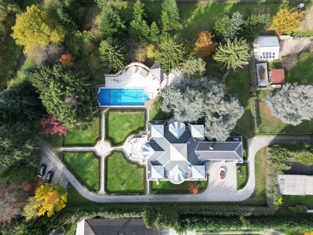 Eladó családi ház, Szombathelyen 529 M Ft, 8 szobás