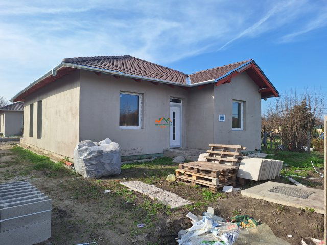 Eladó ikerház, Kiskunlacházán 89.1 M Ft, 4 szobás