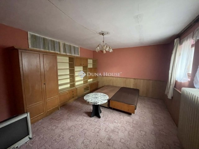 Eladó családi ház, Szegeden 89.95 M Ft, 9 szobás