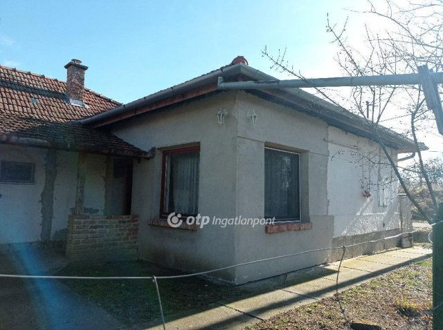 Eladó családi ház, Békéscsabán 18 M Ft, 2 szobás