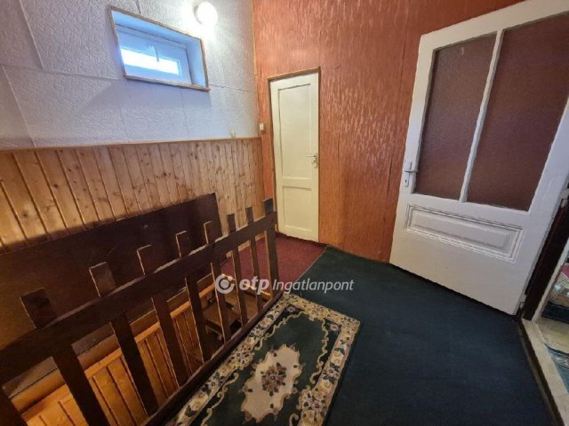 Eladó családi ház, Pécsett 26 M Ft, 2 szobás