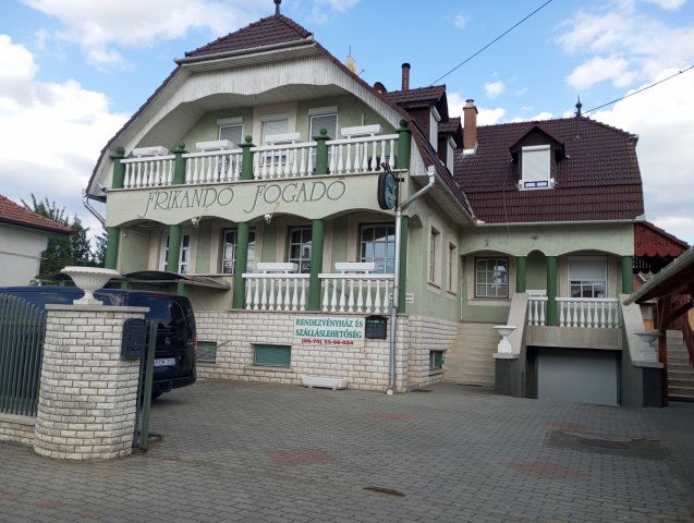 Eladó hotel, Jászapátiban 135 M Ft, 6 szobás