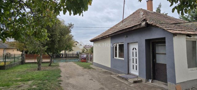 Eladó családi ház, Sárosdon 22.5 M Ft, 3 szobás