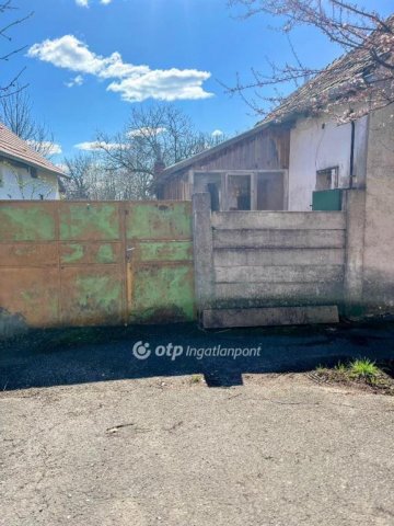 Eladó családi ház, Siklóson 8.6 M Ft, 2 szobás
