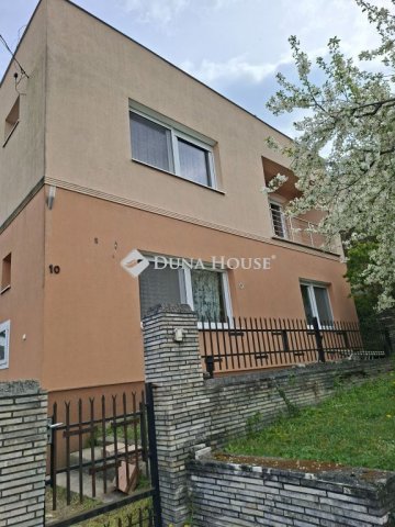 Eladó családi ház, Lábatlanon, Balassi utcában 62 M Ft