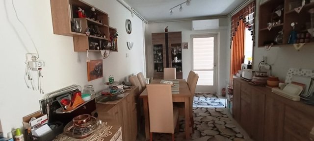 Eladó családi ház, Pécelen 129.5 M Ft, 5 szobás