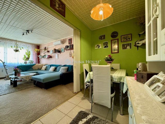 Eladó panellakás, Veszprémben 43.9 M Ft, 2 szobás