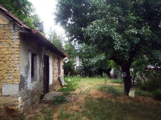 Eladó családi ház, Budakeszin 58 M Ft, 1 szobás