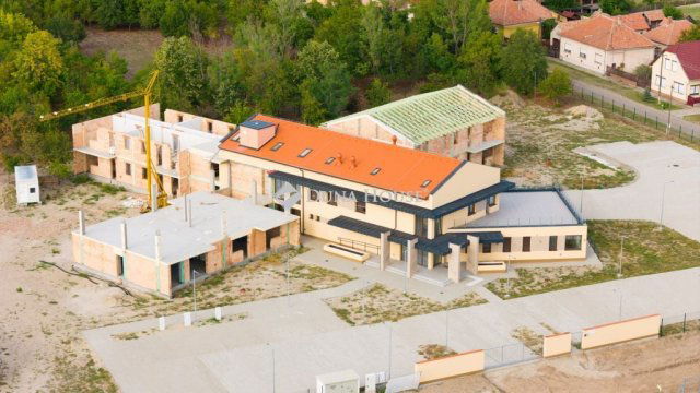 Eladó téglalakás, Mórahalmon 46.408 M Ft, 2 szobás