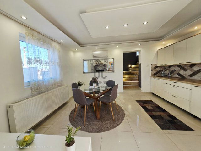 Eladó nyaraló, Siófokon 55 M Ft, 3 szobás / költözzbe.hu