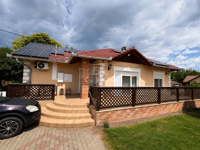 Eladó családi ház, Siófokon 119.5 M Ft, 5 szobás
