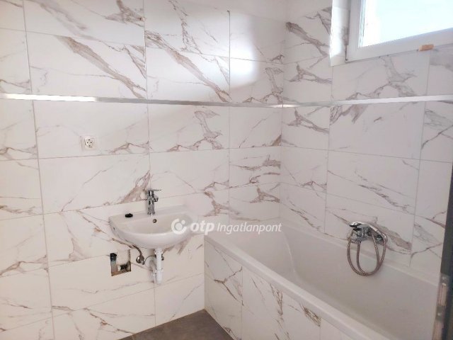 Eladó ikerház, Kápolnásnyéken 98 M Ft, 4 szobás