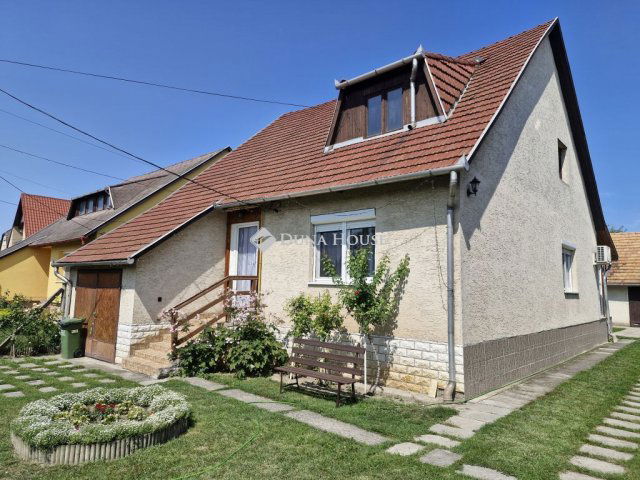 Eladó családi ház, Komáromban 84.9 M Ft, 3 szobás