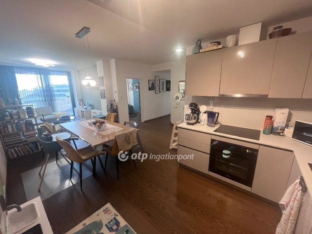 Eladó téglalakás, Szegeden 145 M Ft, 4 szobás