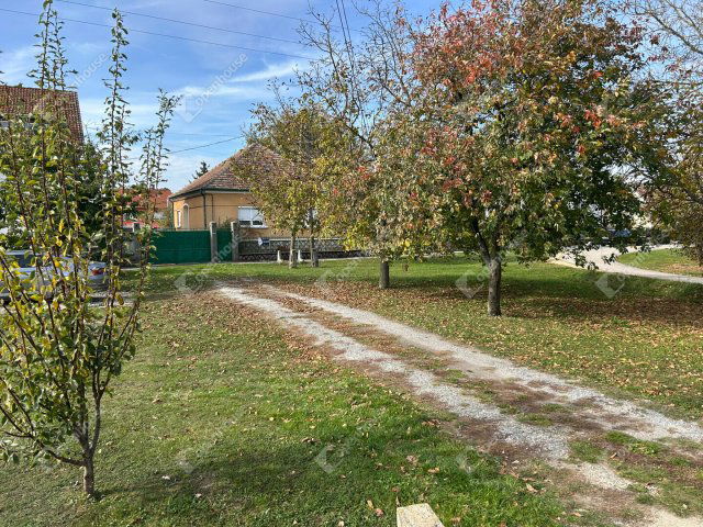 Eladó családi ház, Kapuváron 53 M Ft, 3 szobás