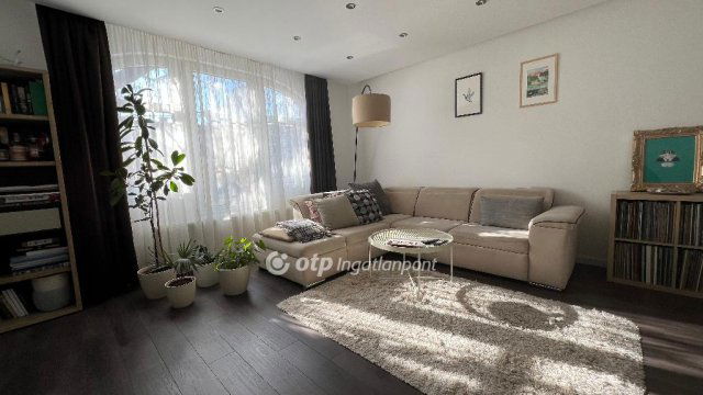 Eladó téglalakás, Egerben 63.9 M Ft, 2 szobás