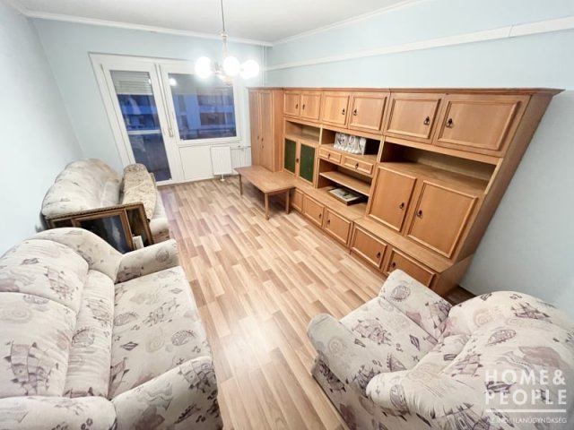 Eladó téglalakás, Szegeden 77.999 M Ft, 3 szobás