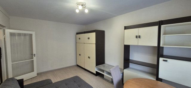 Eladó panellakás, Debrecenben, Sinai Miklós utcában 48 M Ft