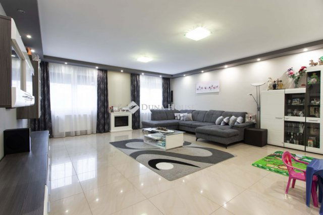 Eladó családi ház, Mosonmagyaróváron 179.9 M Ft, 5 szobás