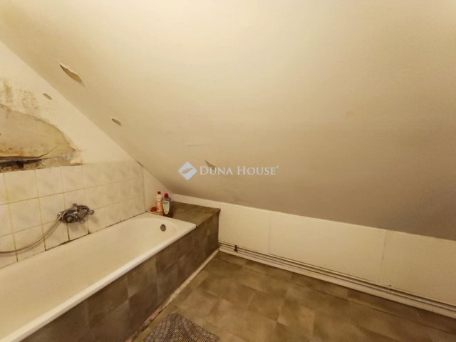 Eladó családi ház, Csörögön, Tölgyfa utcában 64.5 M Ft