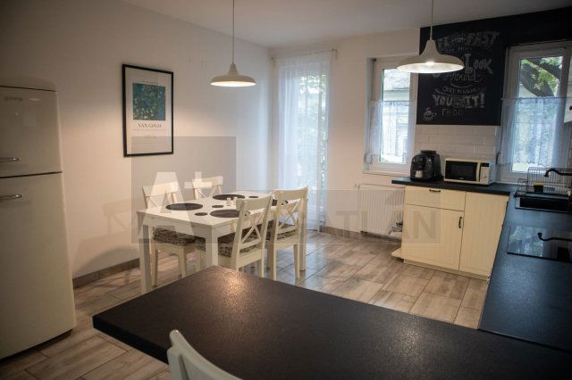 Kiadó téglalakás, albérlet, Szegeden 250 E Ft / hó, 3 szobás