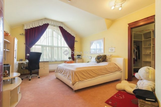 Eladó családi ház, Budapesten, XXI. kerületben 562.5 M Ft