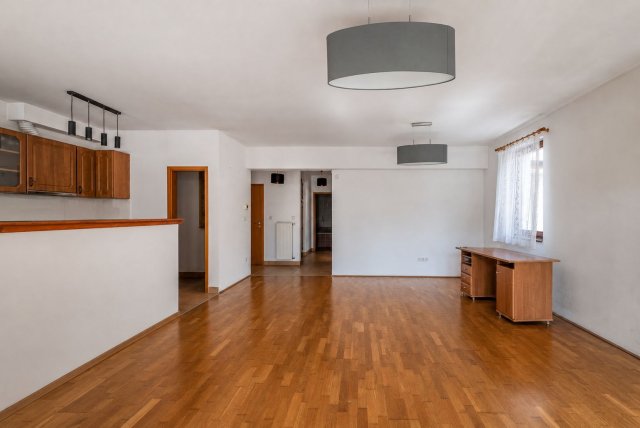 Eladó téglalakás, Budaörsön 100 M Ft, 3 szobás