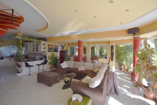 Eladó családi ház, Csömörön 274.9 M Ft, 7 szobás