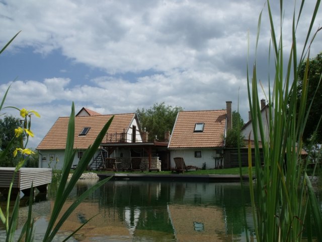 Eladó hotel, Lesencetomajon 300 M Ft / költözzbe.hu