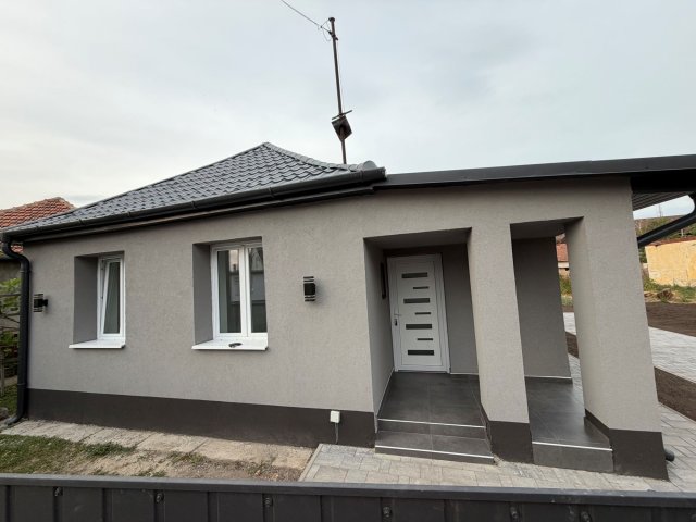 Eladó családi ház, Szolnokon 49.9 M Ft, 3 szobás
