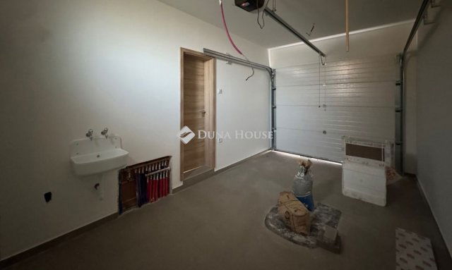 Eladó családi ház, Hajdúsámsonon 84.9 M Ft, 4 szobás