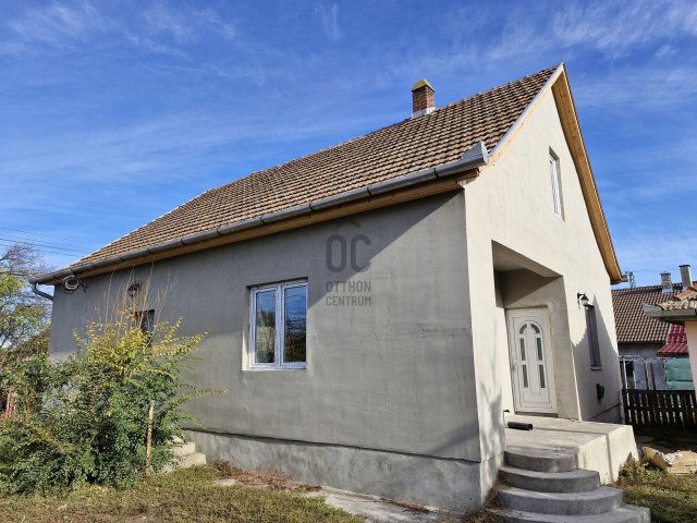 Eladó családi ház, Újszászon 30 M Ft, 4 szobás