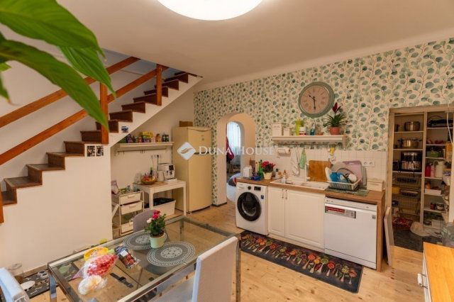 Eladó családi ház, Budapesten, XV. kerületben 185 M Ft, 4 szobás