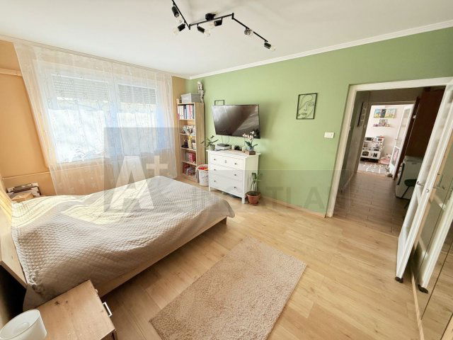 Eladó panellakás, Szegeden 51.9 M Ft, 2 szobás