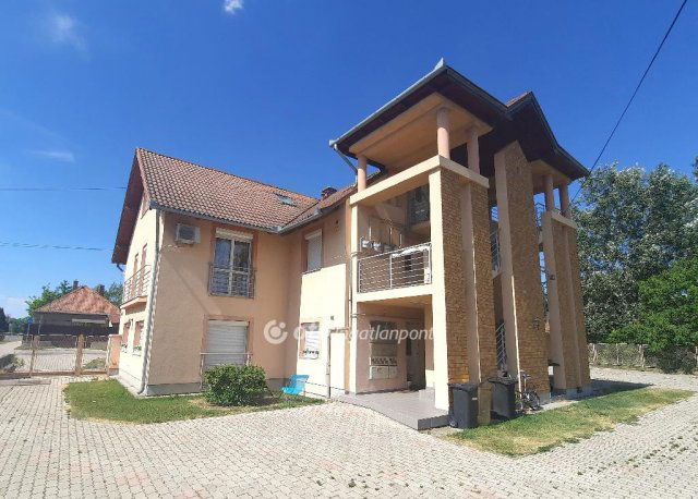 Eladó téglalakás, Kiskunfélegyházán 44.9 M Ft, 3+2 szobás