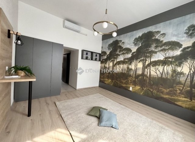 Eladó téglalakás, Budapesten, VII. kerületben 52.9 M Ft