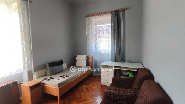 Eladó családi ház, Kisújszálláson 23 M Ft, 3+2 szobás