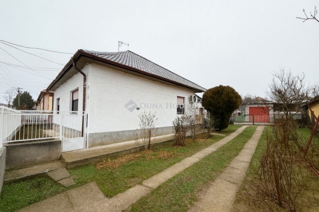 Eladó családi ház, Dányon, Petőfi utcában 44.4 M Ft, 3 szobás