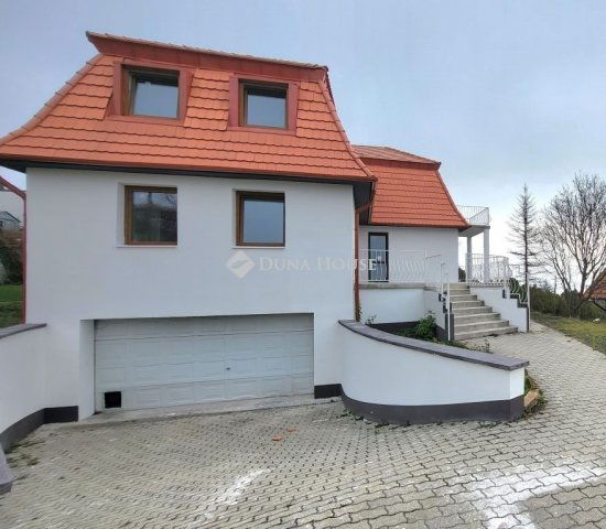 Eladó családi ház, Szentendrén 170 M Ft, 2 szobás