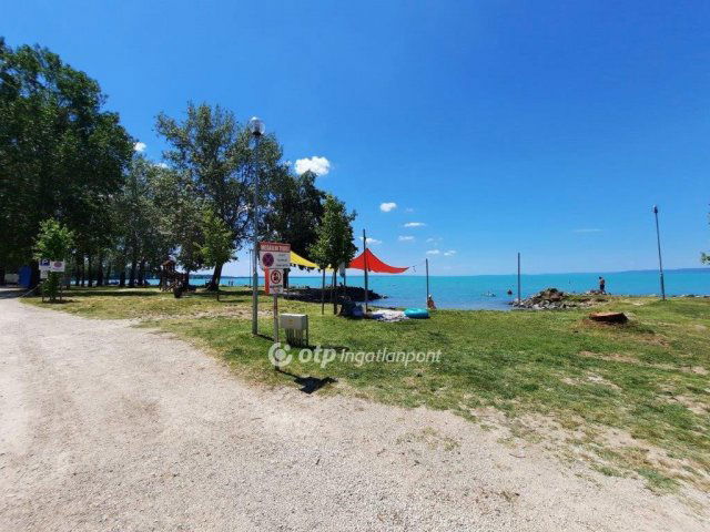 Eladó nyaraló, Balatonakarattyán 205.384 M Ft, 3 szobás