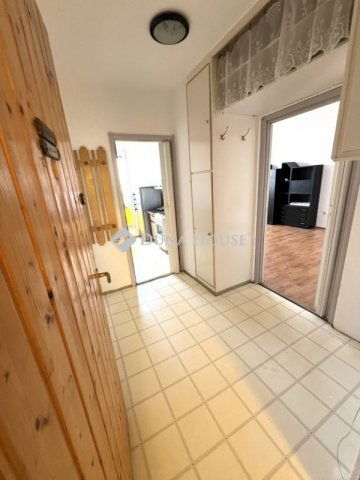 Eladó panellakás, Komlón 18.5 M Ft, 2 szobás