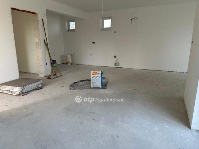 Eladó családi ház, Dánszentmiklóson 85 M Ft, 3 szobás