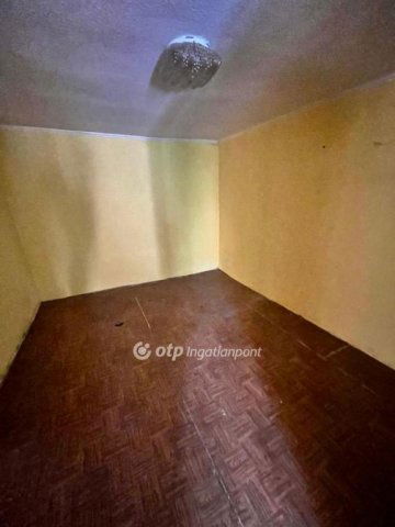 Eladó családi ház, Dunaföldváron 16.5 M Ft, 2+1 szobás