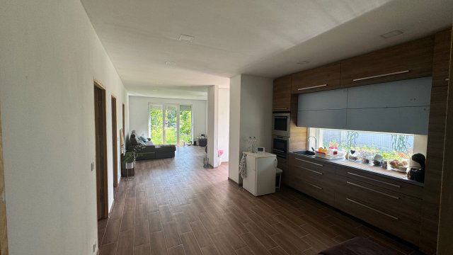 Kiadó családi ház, albérlet, Székesfehérvárott 300 E Ft / hó