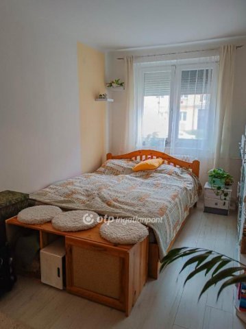 Eladó téglalakás, Nyíregyházán 48.8 M Ft, 3 szobás