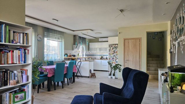 Eladó családi ház, Gyálon 157.5 M Ft, 5 szobás