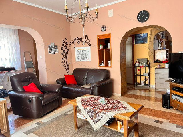 Eladó családi ház, Gödöllőn 180 M Ft, 5+2 szobás